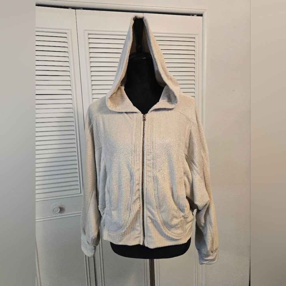 Hello nite Cream Cozy Jacket with Pockets size medium